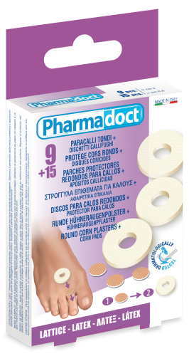 Opakowanie plastrów na odciski. Na opakowaniu znajduje się stopa oraz pojedyncze plasterki i poduszki ochronne.